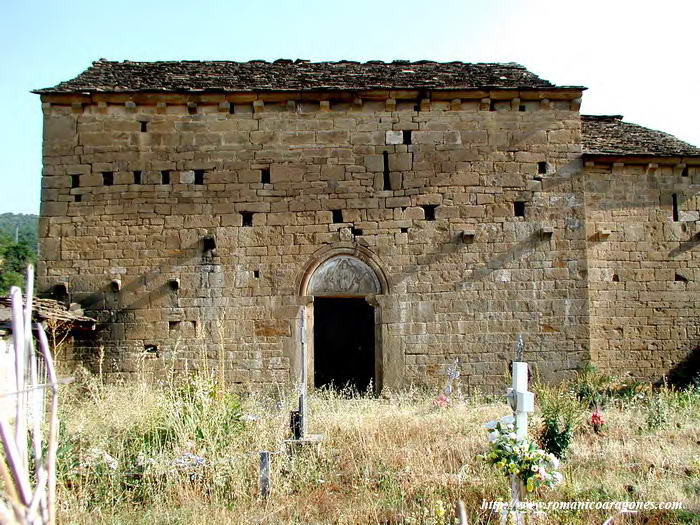 FACHADA SUR Y PUERTA DE ACCESO.